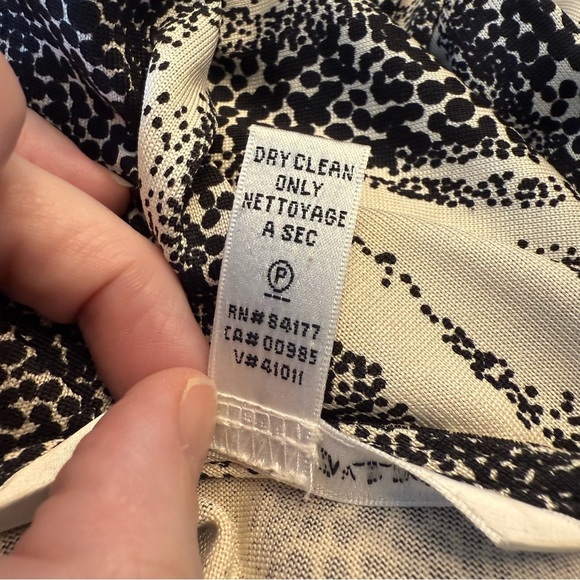 Diane Von Furstenberg Black and White Julian Silk Wrap Dress size 2 - Picture 3 of 8